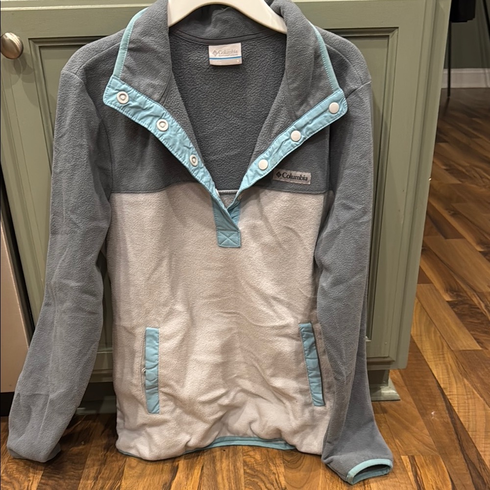 Columbia Gray and Light Blue Fleece Pullover